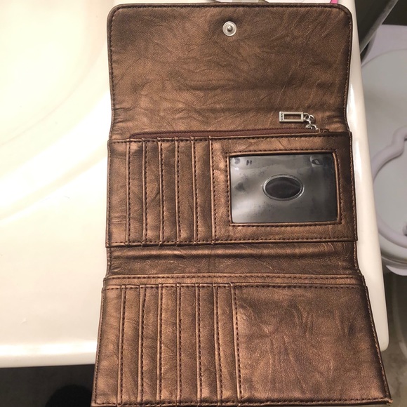 Guess Wallet - Picture 2 of 3